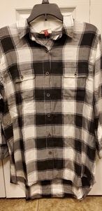 Juniors new sz medium plaid top